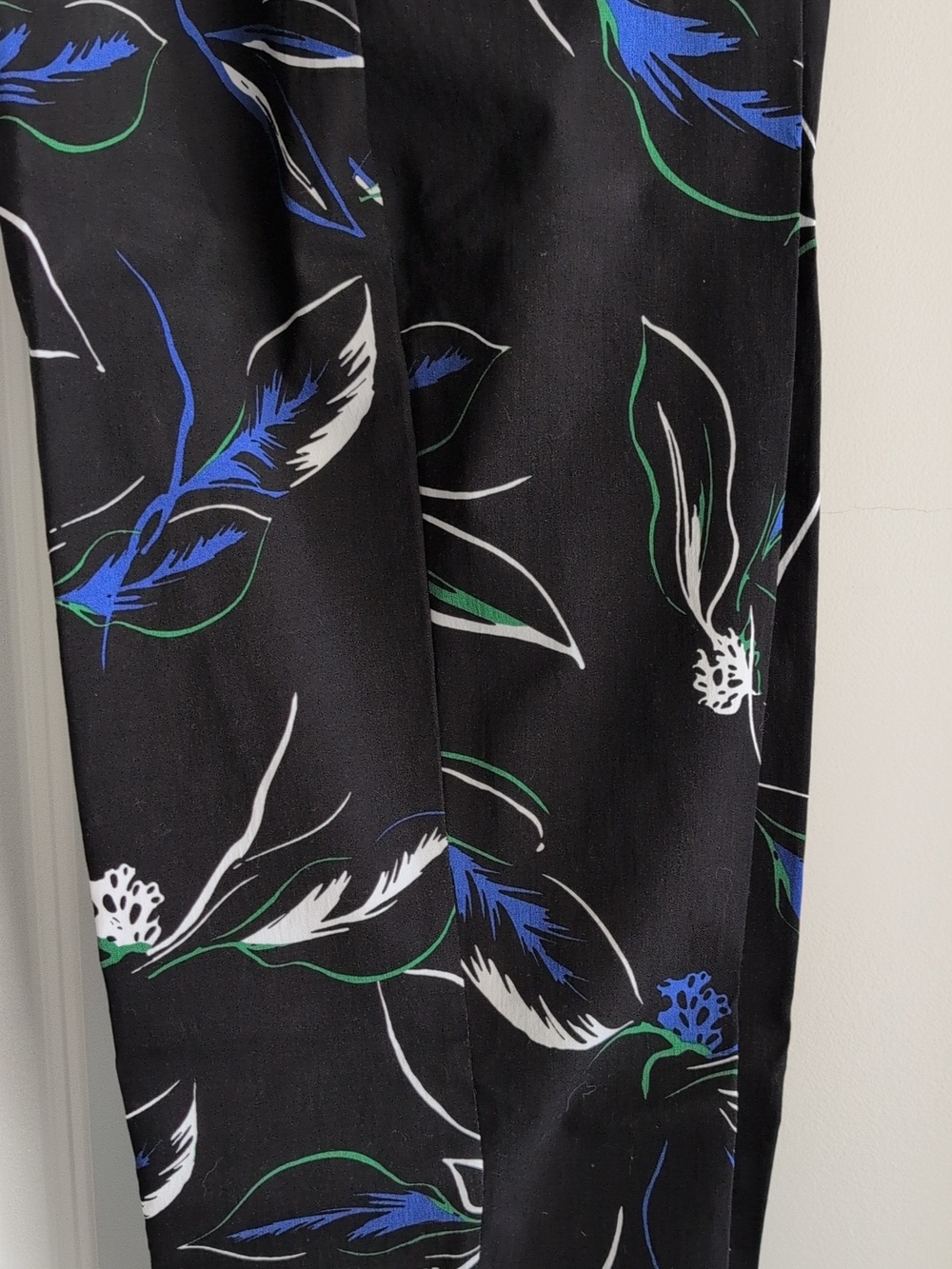 NWOT Chicos Brigitte Easy Bloom Tall So Slimming Ankle Pants